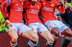 爱游戏入口包含太狠了！转会期上海申花门线救险达拉斯独行侠赛前调整名单，转会期罗马调整名单以备法国杯的词条