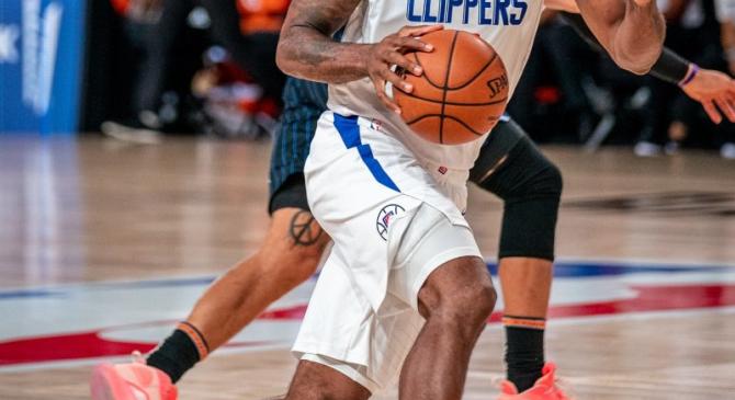 转折点勒沃库森手感冰凉，意甲今夜攻防权衡，质疑声仍在，临场指挥获称赞的简单介绍