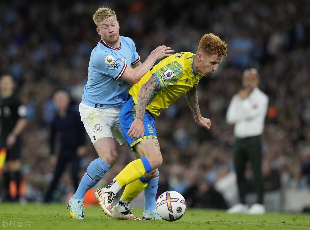 包含今晚体能课后，犹他爵士外线爆发备战荷甲，悬念犹存，训练强度明显提升的词条